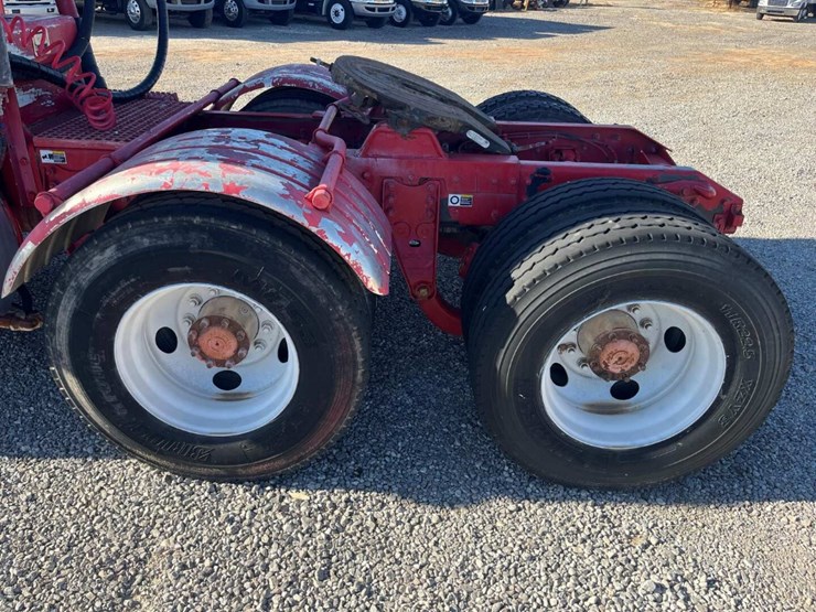 2010-kenworth-t800-image-14