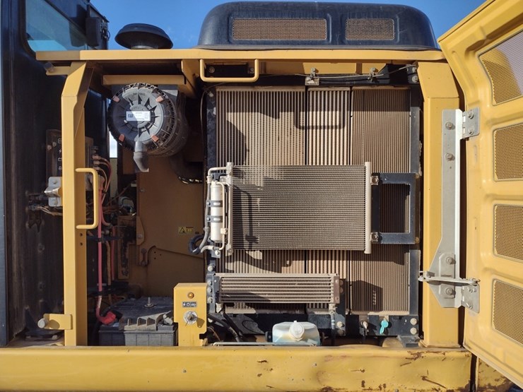 caterpillar-320fl-image-44