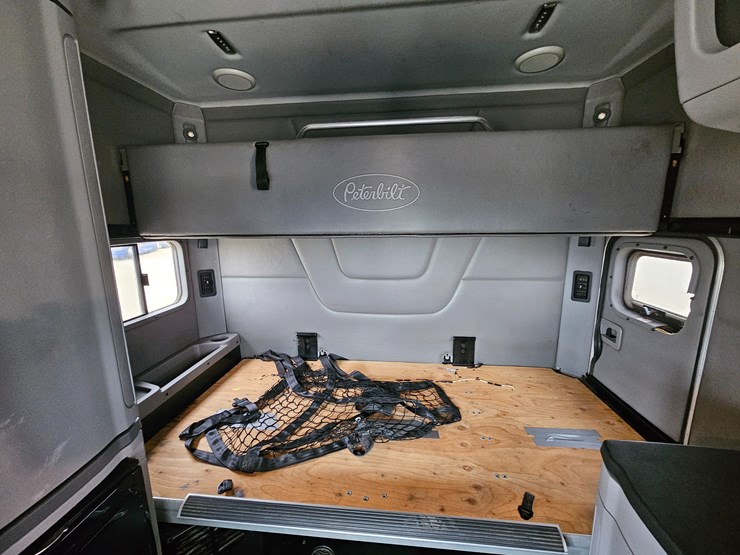 peterbilt-579-image-69