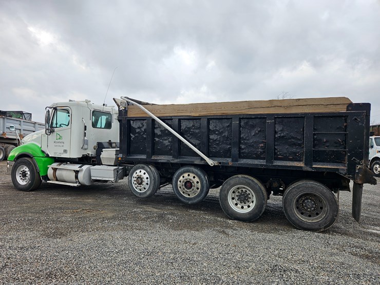 freightliner-columbia-120-image-11