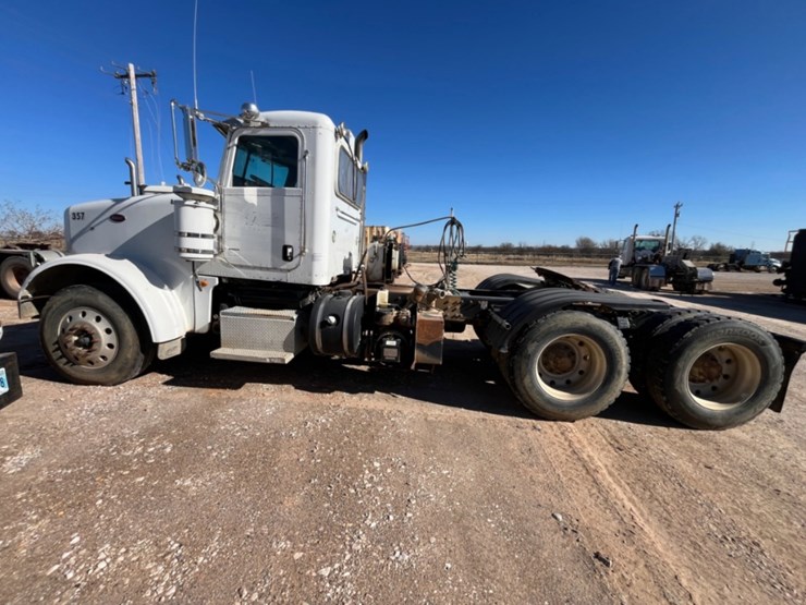 2012-peterbilt-367-image-8