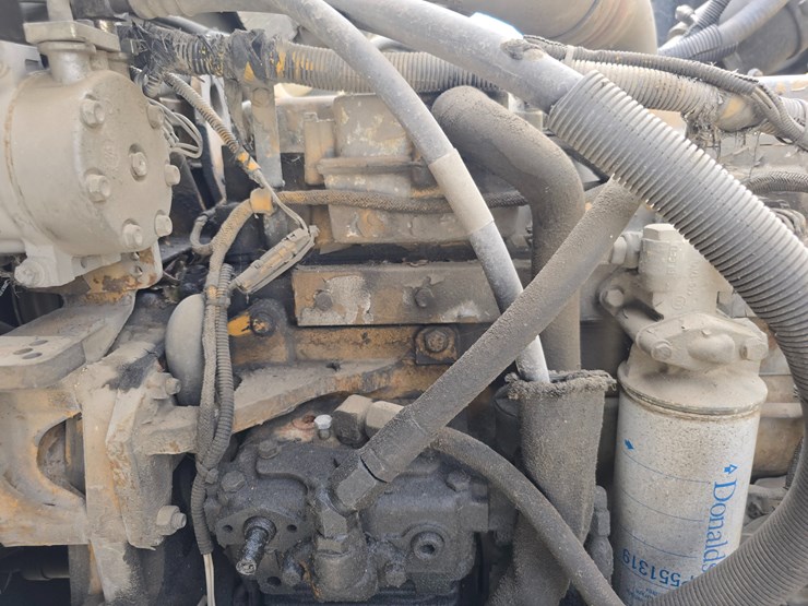 2003-peterbilt-320-image-85