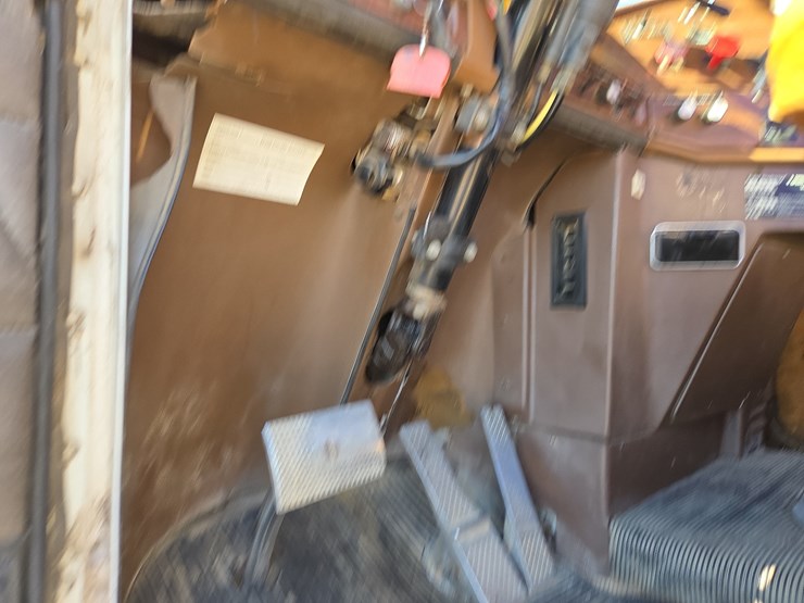 1988-freightliner-day-cab-semi-image-52