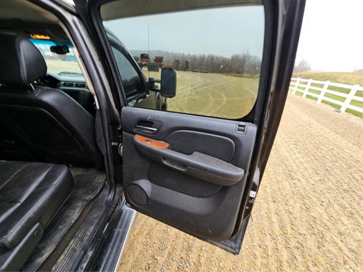 2008-chevrolet-3500-image-25