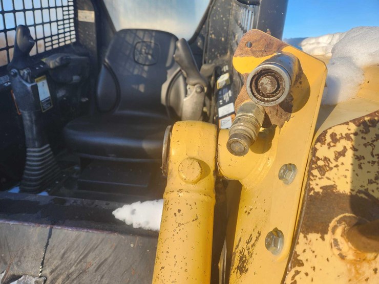 2005-john-deere-250-image-16