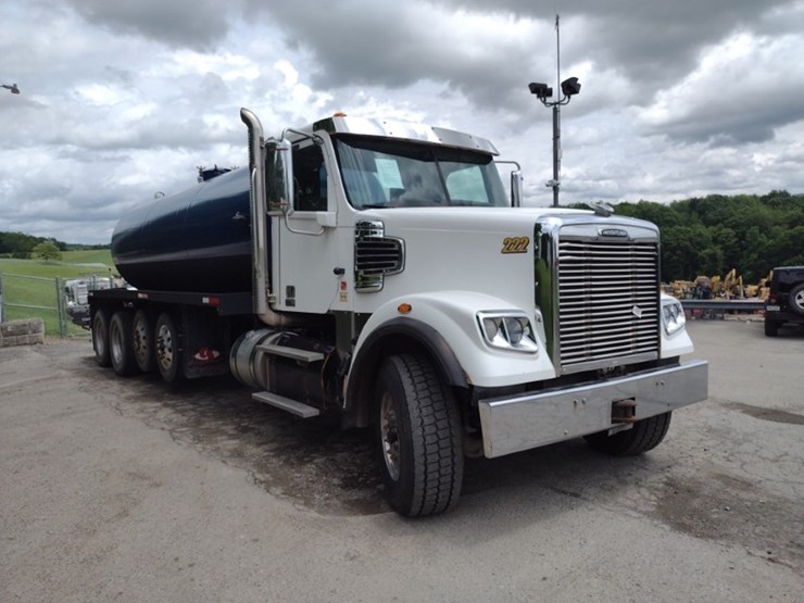 freightliner-122sd-image-42