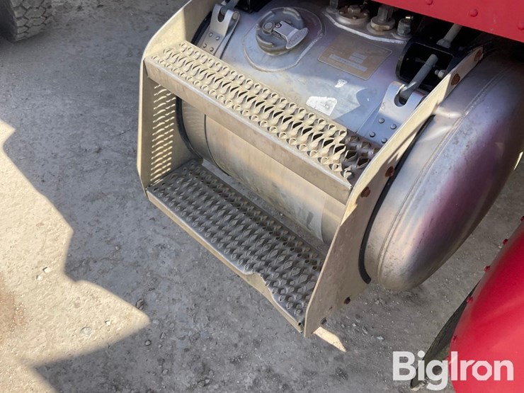 2004-peterbilt-330-image-15