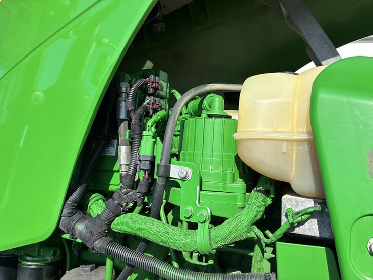 john-deere-8320r-image-40