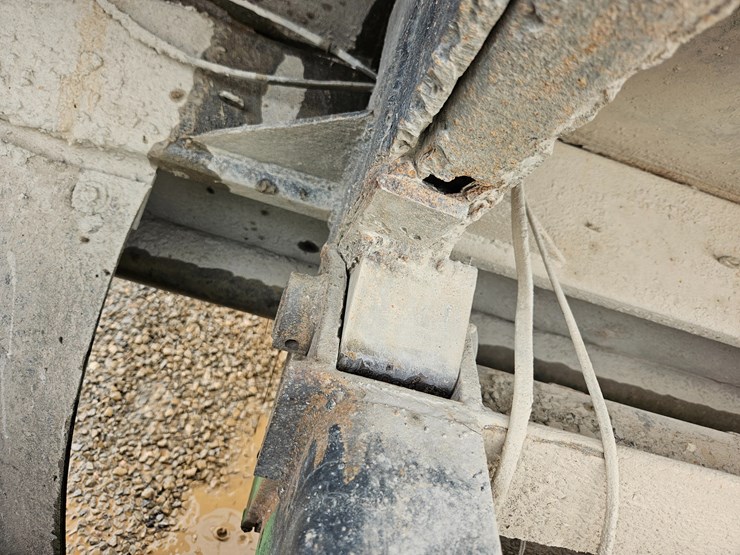 freightliner-columbia-112-image-40