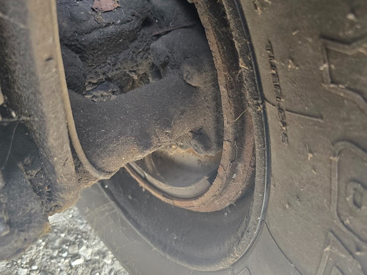 2003-peterbilt-320-image-79