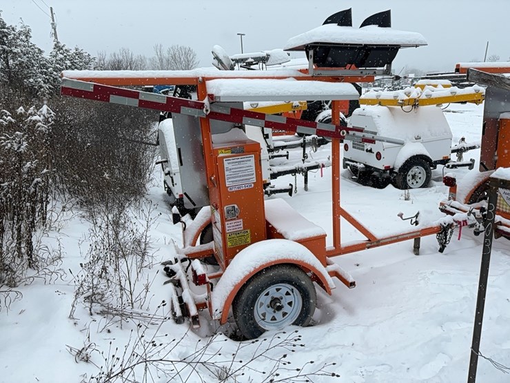 north-america-traffic-rcf2.4-remote-controlled-flagman-portable-traffic-signal-sn:rcf3.442-image-3