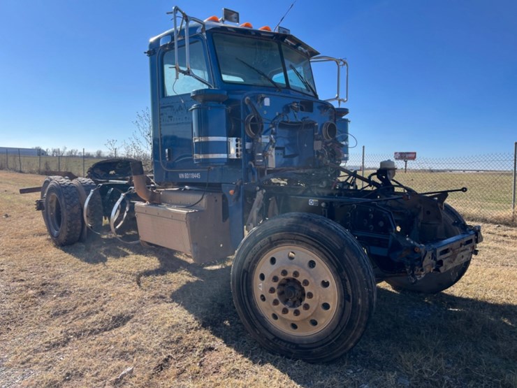 2011-peterbilt-367-image-3