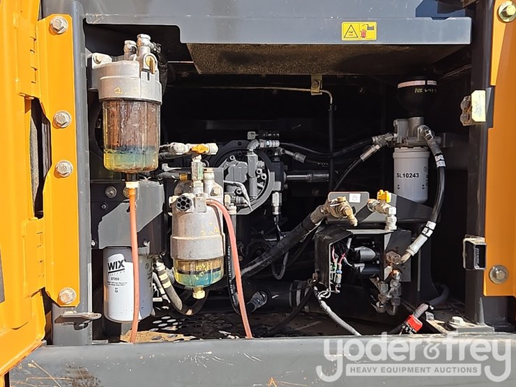 2021-case-cx210-lc-image-112