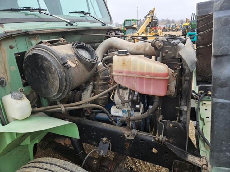 international-4900-image-23