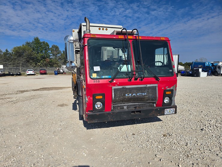 2007-mack-le613-image-45