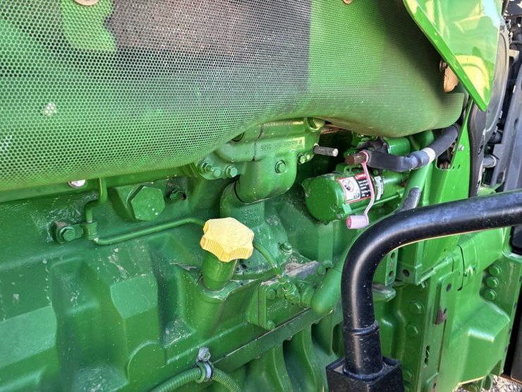 2014-john-deere-8295r-image-41