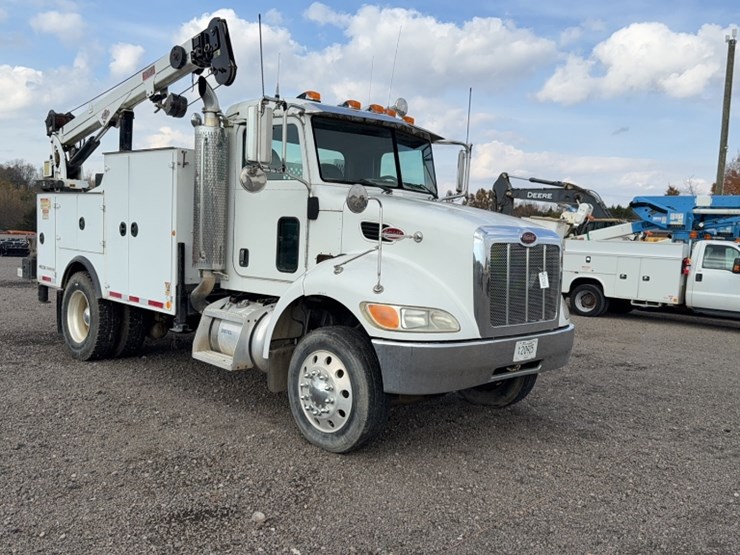 2007-peterbilt-335-image-3