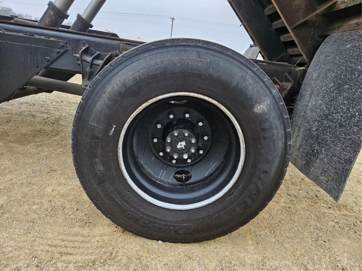 international-4900-image-44