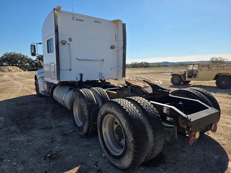 2013-peterbilt-386-image-2