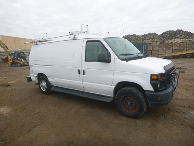 2012-ford-e150-image-2