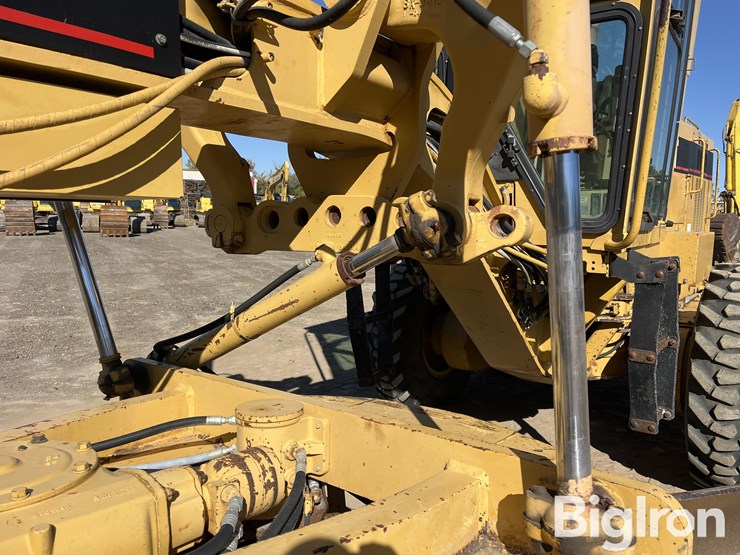 1995-caterpillar-12h-image-13