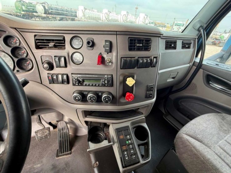 2014-peterbilt-579-image-16