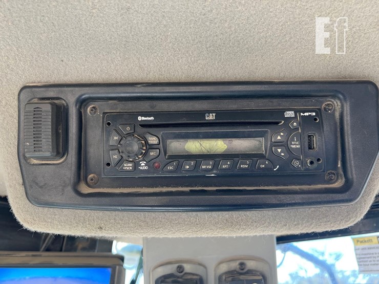 2014-caterpillar-966k-image-33