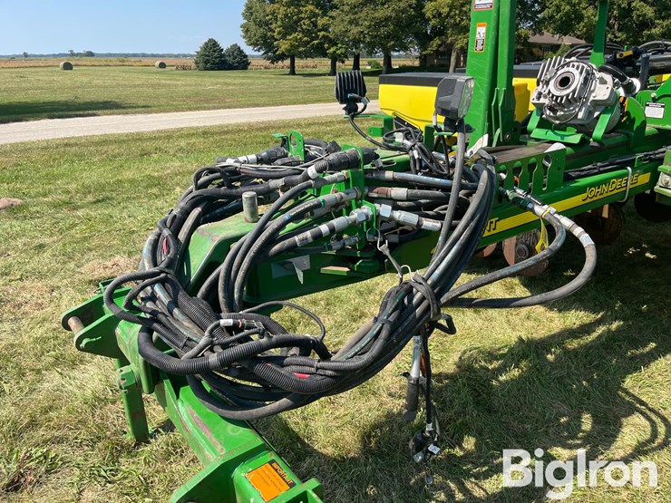 2011-john-deere-1770-image-10