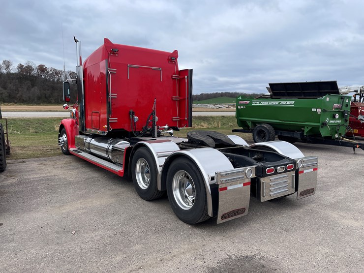 #1043-•-2009-freightliner-semi-(wi-title-in-delay)-image-7