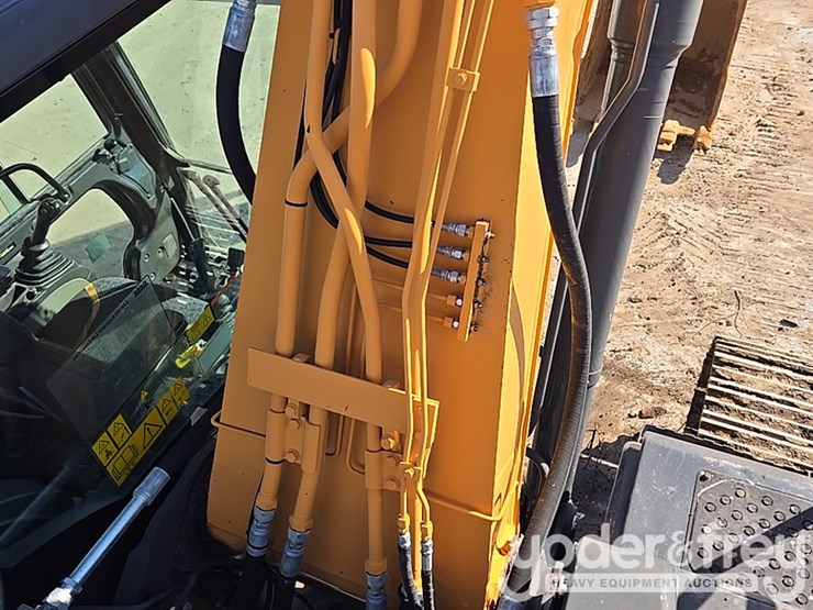 2021-case-cx210-lc-image-73