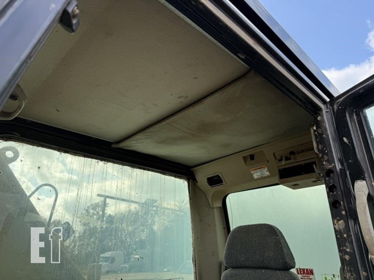 caterpillar-322cl-image-10