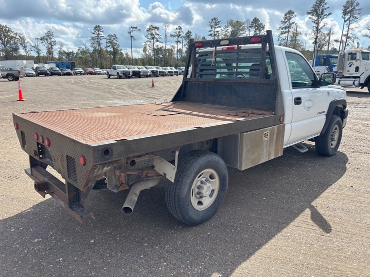 2006-chevrolet-2500hd-image-3