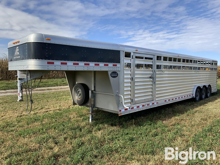 2019-elite-tri/a-gooseneck-livestock-trailer-image-1