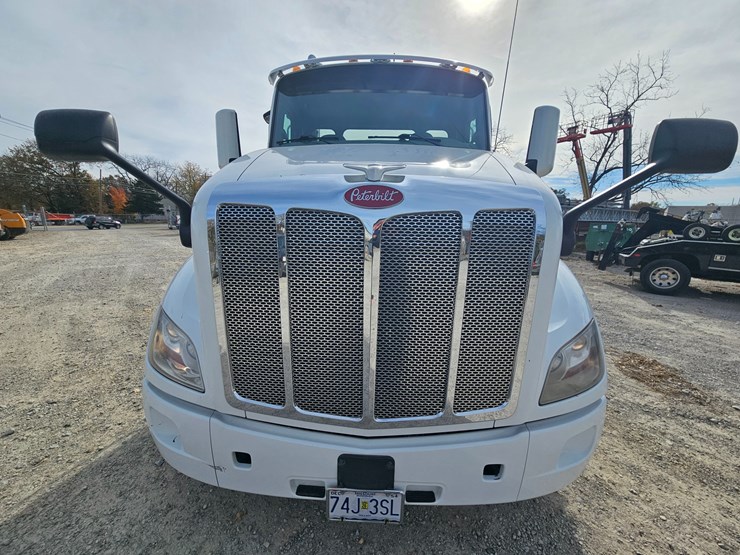 peterbilt-579-image-21