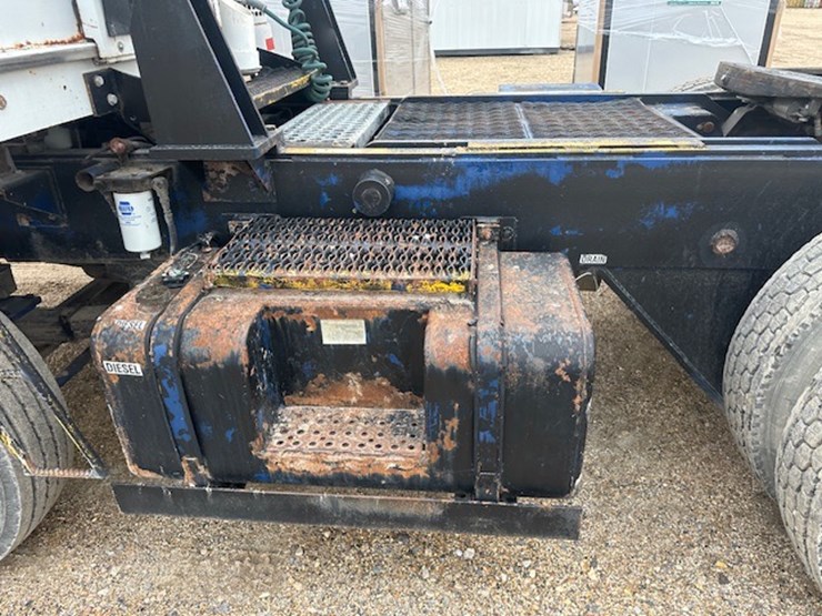 2004-capacity-tj7000-image-13