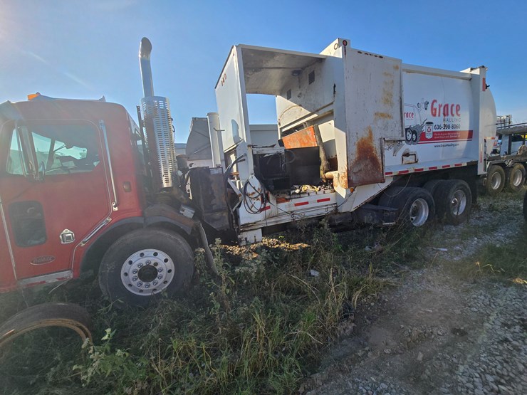 2001-peterbilt-320-image-5