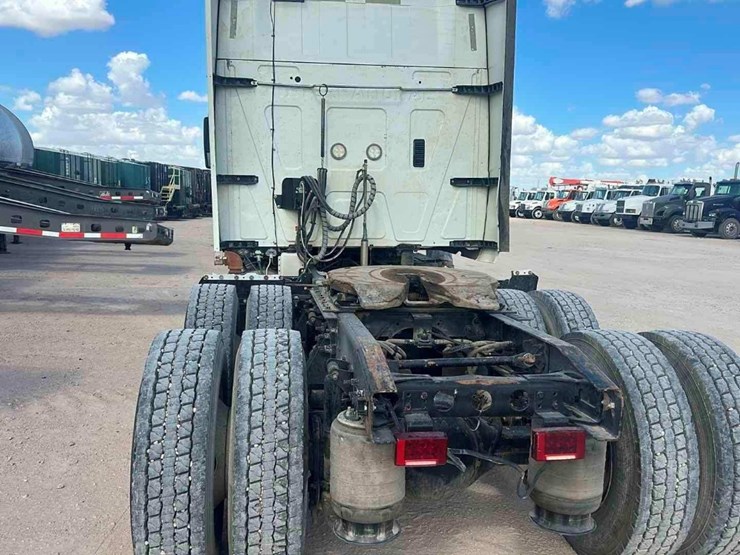 international-prostar-image-2