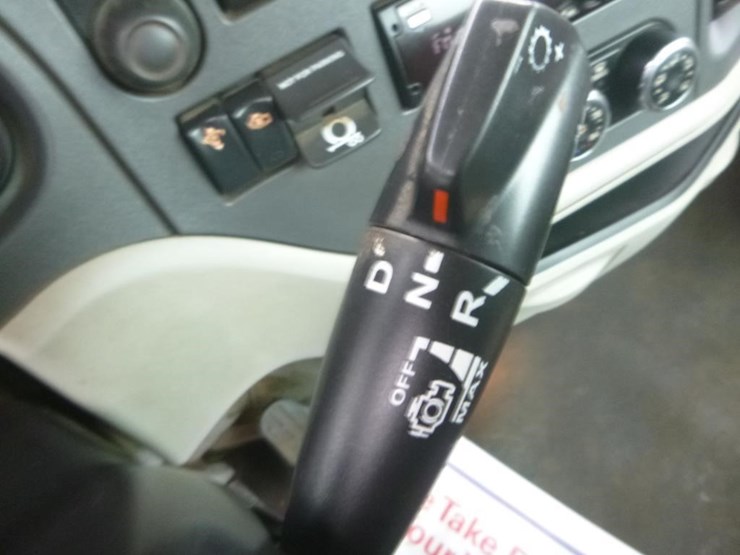 2019-peterbilt-567-image-14