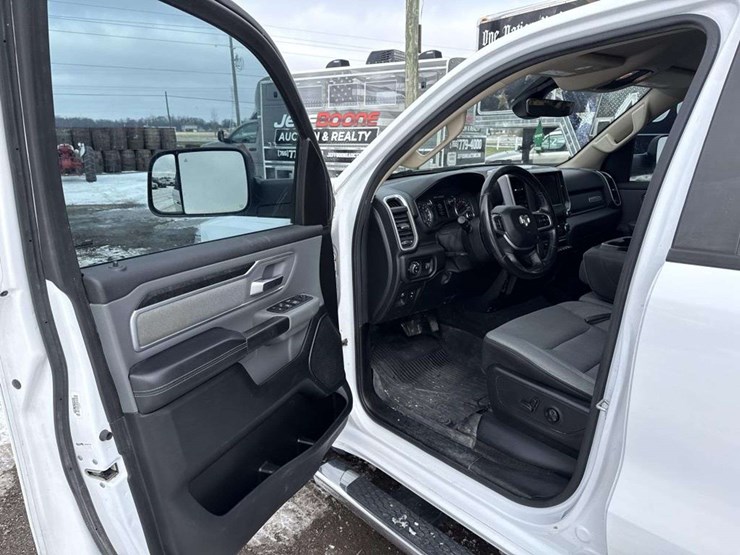 2020-dodge-ram-1500-image-24