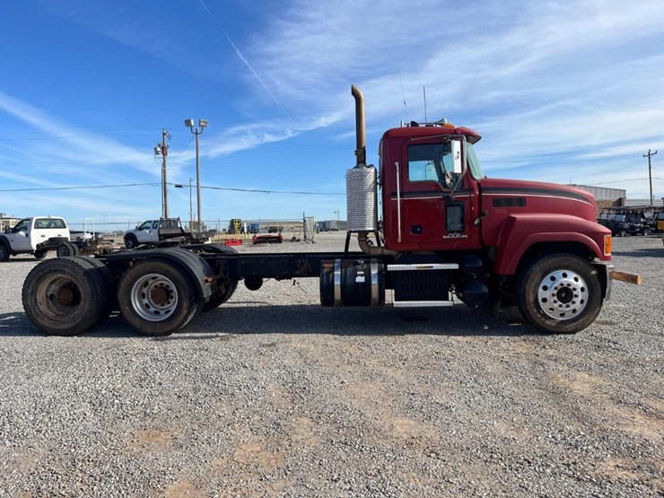 2012-mack-chu613-image-4