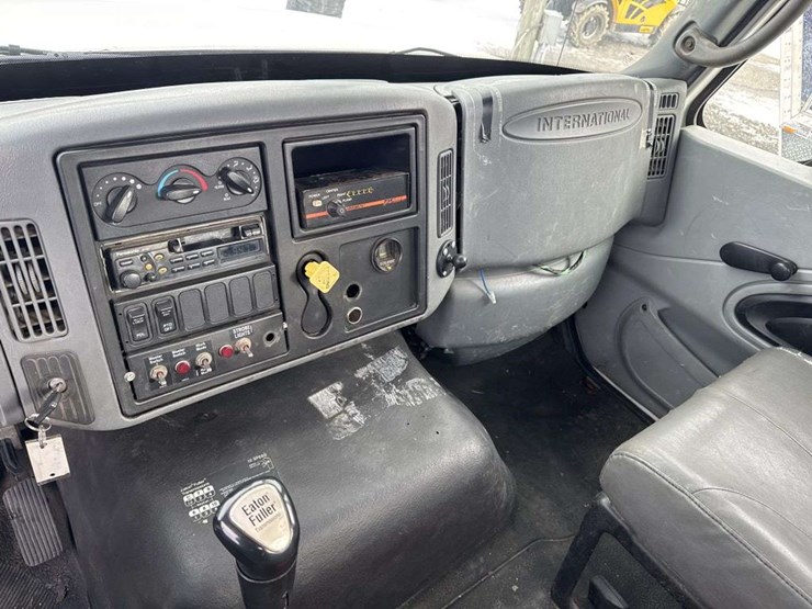 2007-international-7600-image-28