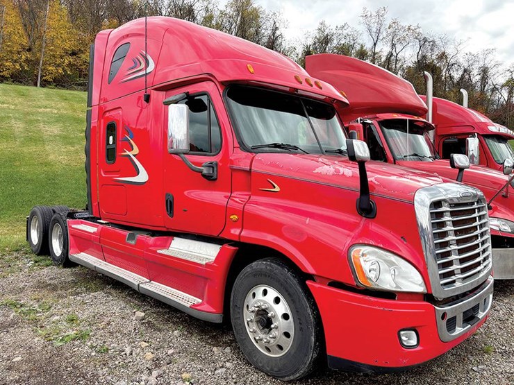 2013-freightliner-cascadia-125-image-1