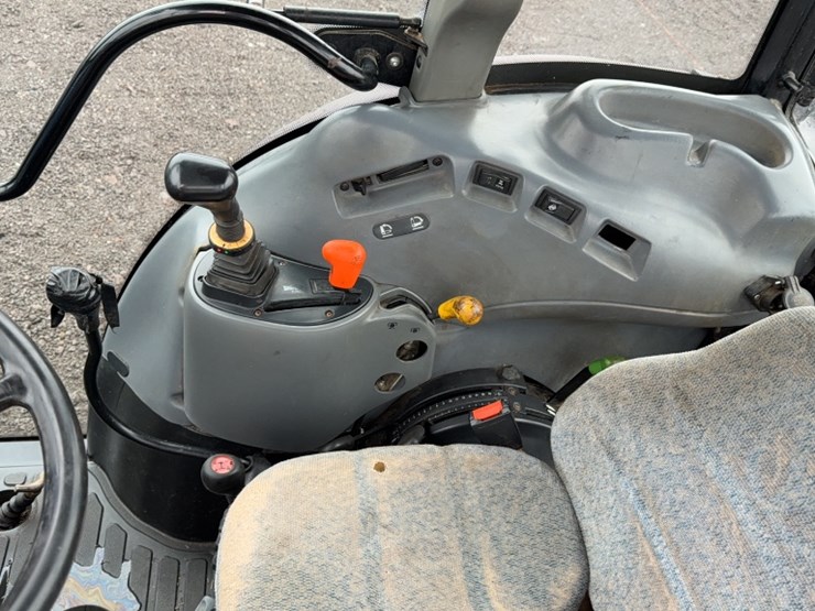 new-holland-tn75sa-image-17