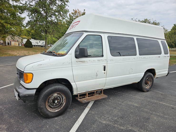 #21246-•-2007-ford-econoline-wagon-van-image-3