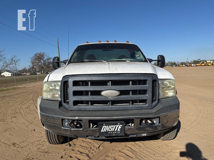 ford-f550-xl-image-3