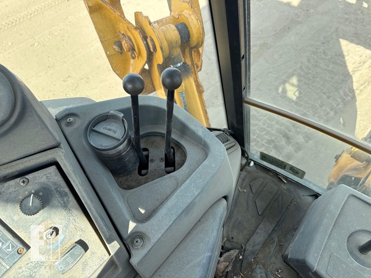 2010-deere-310j-image-35