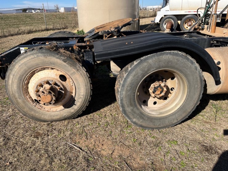 2011-peterbilt-367-image-14