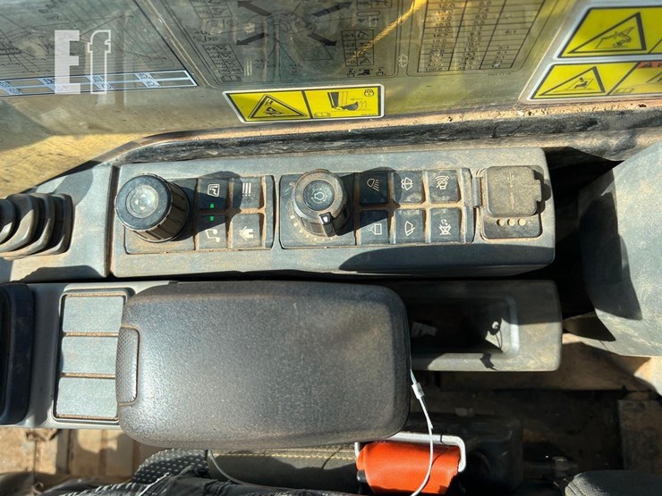 2020-caterpillar-306-cr-image-33