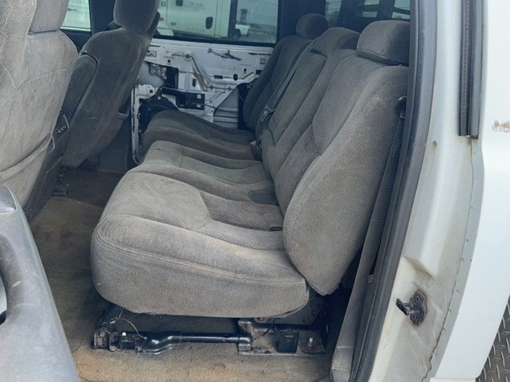 2003-chevrolet-3500-image-14