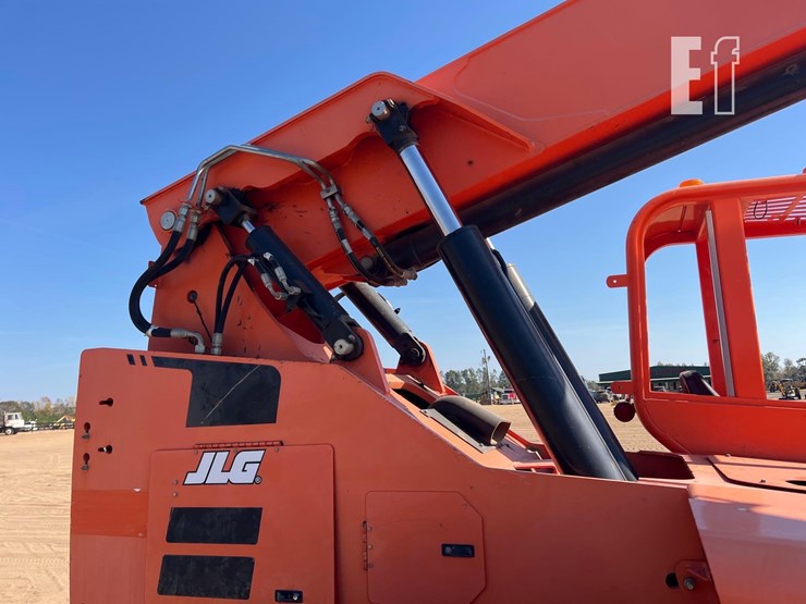 2019-jlg-6042-image-17